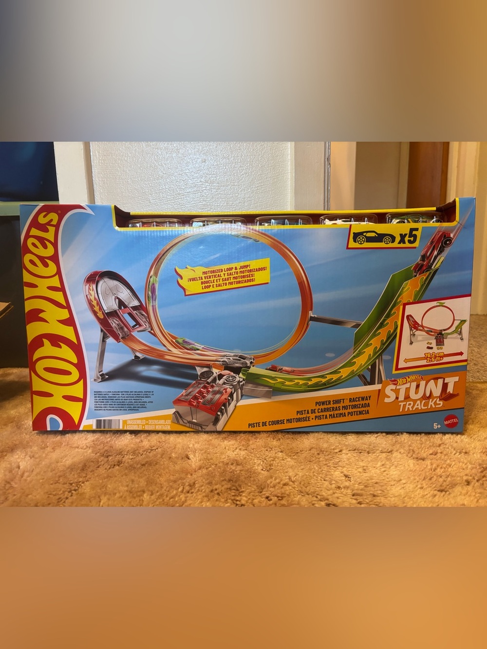 Mattel Hot Wheels Stunt Tracks Motorized  loop & jump - power shift, Raceway NIB